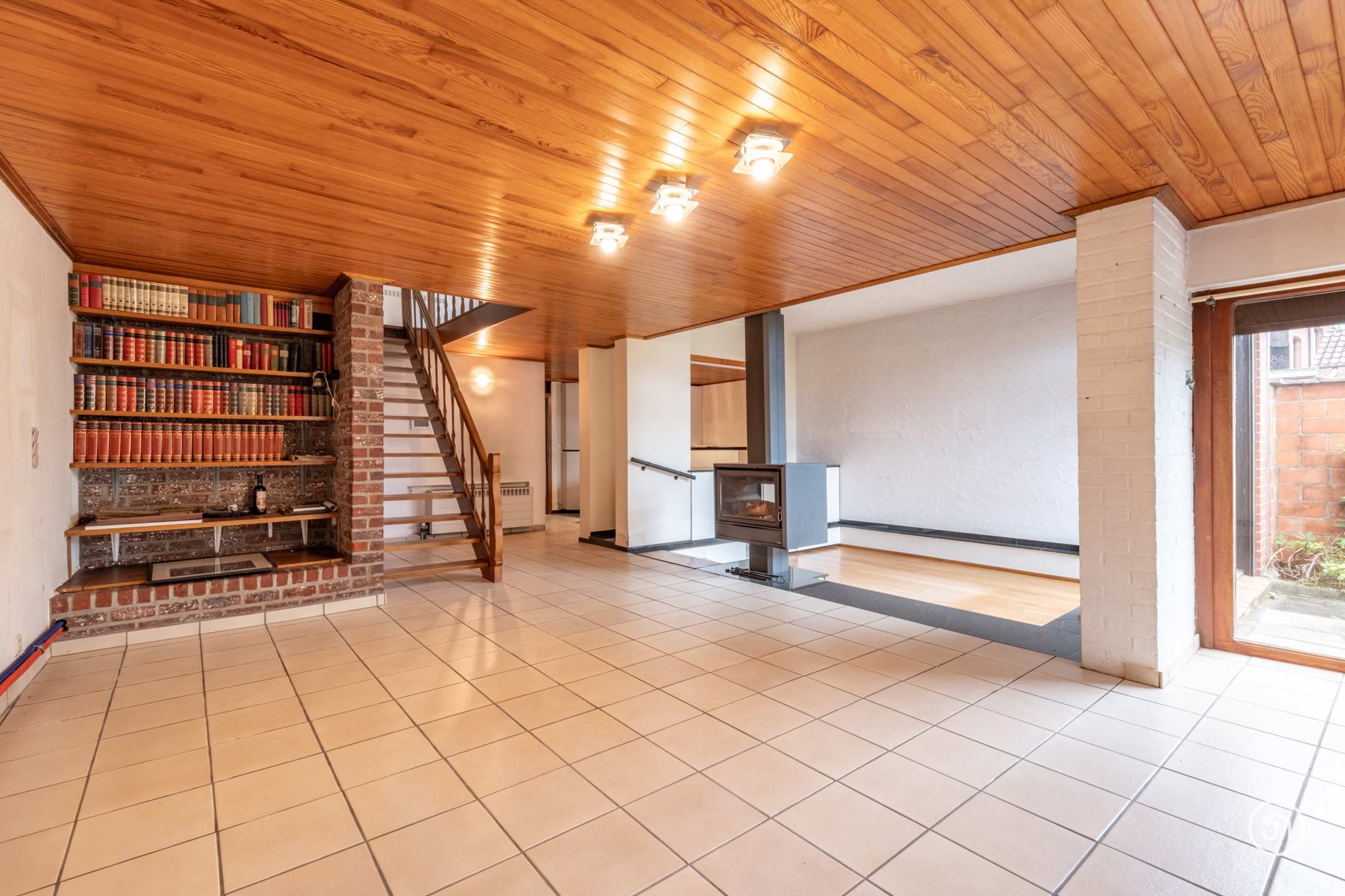 Ruime woning met veelzijdige ruimtes en zuidgerichte tuin - foto 5