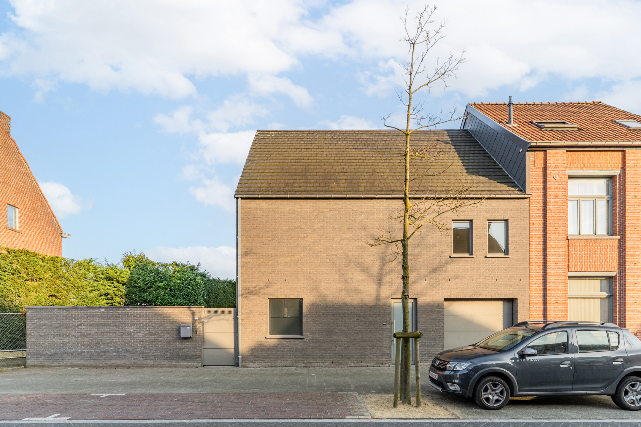 Recent gebouwde half-open bebouwing met 5 slaapkamers en inpandige garage op toplocatie  - foto 2