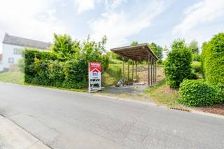 <p>In het groene en landelijke Brakel bieden wij u deze aantrekkelijke bouwgrond aan, ideaal voor het realiseren van uw droomwoning.</p>
<p>Het perceel is geschikt voor een open bebouwing en geniet van een rustige ligging met een vlotte verbinding naar het centrum van Brakel en omliggende gemeenten. Dankzij de gunstige oriëntatie en de aangename omgeving vormt deze grond de perfecte basis voor een lichtrijke en comfortabele woning.</p>
<p>De bouwvoorschriften laten u toe een hedendaagse woning te realiseren, volledig naar eigen smaak en noden. Winkels, scholen en openbaar vervoer bevinden zich in de nabije omgeving, wat bijdraagt aan een uitstekende combinatie van rust en bereikbaarheid.</p>
<p> </p>
<p><strong>Troeven:</strong></p>
<ul><li>Geschikt voor open bebouwing</li><li>Rustige, groene ligging</li><li>Goede bereikbaarheid</li><li>Vrije keuze van bouwstijl (conform voorschriften)</li></ul>
<p>Interesse in deze opportuniteit? Neem gerust contact op voor meer informatie!</p>