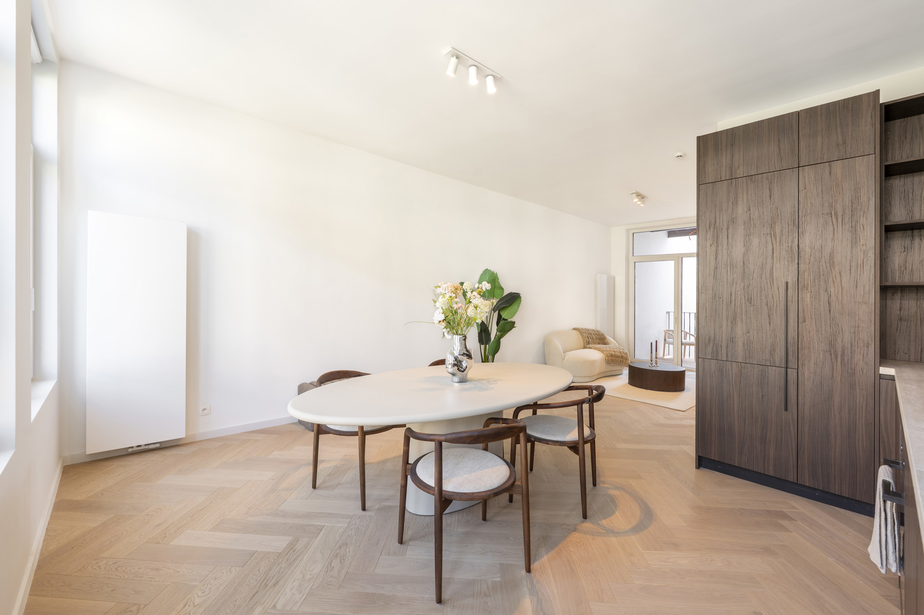 Stijlvol gerenoveerd 2 slpk appartement op toplocatie - foto 3