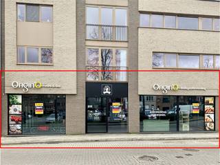 Instapklaar commercieel gelijkvloers, gelegen op een toplocatie te Aalst op de Houtmarkt op een uiterst zichtbare locatie (voorheen '...