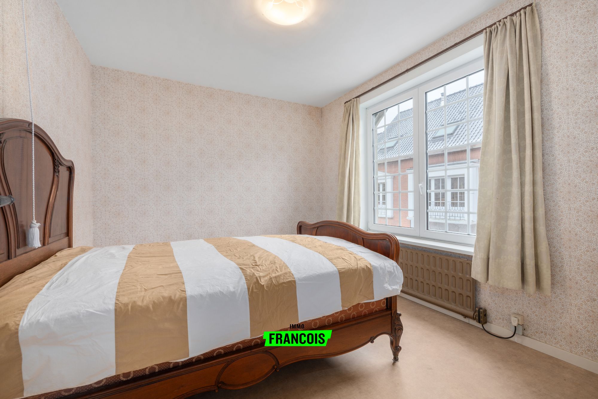 Ruime te renoveren woning met karakter en uitzonderlijk potentieel in het centrum van Gistel - foto 4