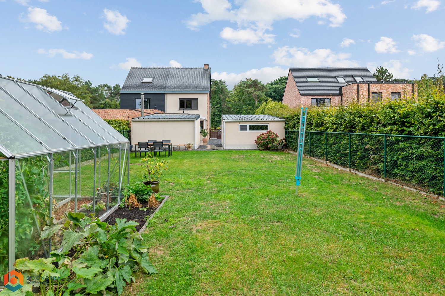 Verzorgde woning met 2 slpkrs, leuke tuin en garage - foto 2