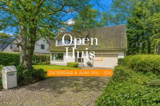 <p><span>OPEN HUIS OP ZATERDAG 6 JUNI TUSSEN 10U - 12U</span></p><p><span> </span></p><p><span>Mooi gelegen karaktervolle woning nabij het centrum van Kapellen met o.a. ruime leefruimte, ingerichte leefkeuken, veranda, inpandige garage, 5 slaapkamers en een ingerichte badkamer op een perceel van 1.028 m². </span></p><p><span> </span></p><p><span>INDELING</span></p><p><span> </span></p><p><span>Gelijkvloers</span></p><p><span>Ruime inkomhal op tegelvloer met achteraan een bergruimte gebruikt als vestiaire en een gastentoilet met handenwasser.  Via een eiken deur komt u in de lichtrijke leefruimte op parketvloer onderverdeeld in zitgedeelte met inbouwcassette en eetgedeelte.</span></p><p><span>Aansluitend ingerichte leefkeuken met vinyl vloerbedekking op tegelvloer. De keuken is voorzien van  dubbele spoelbak, keramische kookplaat, ingebouwde friteuse, vaatwasmachine (Miele), oven,  bordenwarmer (Scholtes), warmwaterboiler, ingebouwde koelkast en ingebouwde vriezer.  Verder is er nog een verwarmde veranda op tegelvloer.  Via de keuken heeft men toegang tot de dubbel inpandige garage op tegelvloer met automatische toegangspoort en voorziening voor wasmachine en droogkast. </span></p><p><span> </span></p><p><span>Eerste</span><span> </span><span>verdieping</span></p><p><span>Via een houten trap in de inkomhal komt men op de eerste verdieping met een ruime polyvalente ruimte met vide die als extra slaapkamer kan fungeren. Verder bevinden er zich nog 4 slaapkamers en een ingerichte badkamer op tegelvloer voorzien van een ruim ligbad, douche, toilet en dubbele lavabo. De gehele verdieping, uitgezonderd de badkamer is op parketvloer.</span></p><p><span> </span></p><p><span>Tuin</span></p><p><span>Via een oprit met parkeerplaats voor meerdere wagens bereikt u de karaktervolle vrijstaande woning. Achteraan de woning ligt een ruime tuin met voldoende privacy. Er is een verwarmd zwembad met rolluik aanwezig en een technische ruimte met warmtepomp.</span></p><p><span> </span></p><p><span>Bijzonderheden</span></p><p><span>-Gegeerde locatie; rustig doch centraal gelegen nabij winkels, scholen,..</span></p><p><span>-Verwarmd buitenzwembad</span></p><p><span>-Overal eiken deuren</span></p>
