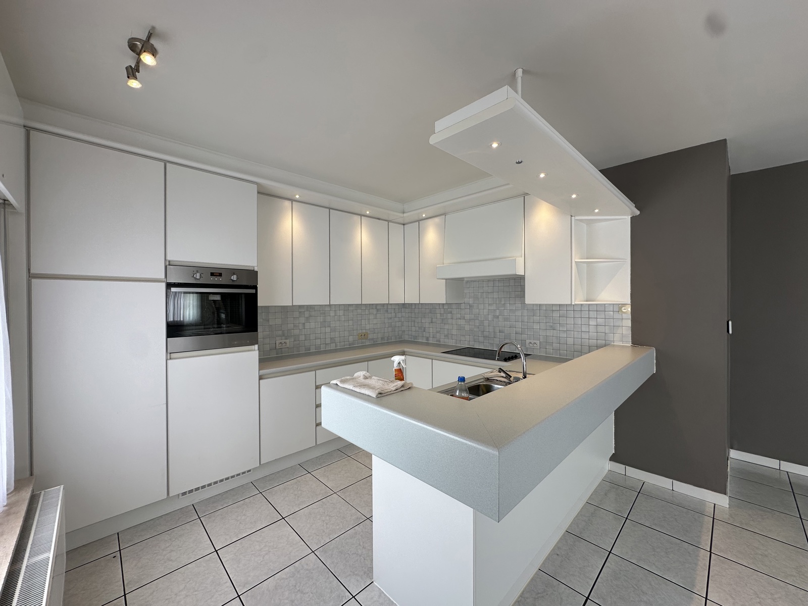Instapklaar appartement (2 slpks) mét parkeerplaatsen - foto 4
