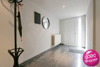 Spacious family home, fully furnished, with 2 to 3 bedrooms and indoor garage, with terrace and beautiful garden, centrally and quietly...