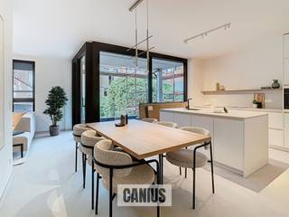 <p><span>Wonen in Tuin der Broeders?</span></p><p><span>Is kiezen voor de meest centrale ligging in hartje Sint-Truiden. </span></p><p><span>Door de succesvolle verkoop van fase 1 (60% verkocht – werken reeds gestart), nu ook verkoop fase 2.</span></p><p><span> </span></p><p><span>Tuin der Broeders is een project waar twee werelden elkaar ontmoeten. Zo kan men op de site genieten van de stilte in een oase van groen. Dit in combinatie met het bruisende stadsleven dat lonkt om de hoek. De site straalt authenticiteit &amp; kwaliteit uit. Dit alles met het oog op duurzame stadsontwikkeling. </span></p><p><span> </span></p><p><span>Ontdek de verschillende types van appartementen met twee slaapkamers in Tuin der Broeders en dit vanaf € 370.000 euro excl. kosten.</span></p><p><span> </span></p><p><span>Troeven: </span></p><p><span>- Afwerking naar eigen smaak</span></p><p><span>- Een nieuwe site in een groene omgeving</span></p><p><span>- Divers aanbod aan BEN appartementen</span></p><p><span>- Inpandige terrassen die een prachtige verlenging van uw leefruimte vormen</span></p><p><span>- Parkeergelegenheid op dit site door aanwezigheid van een ondergrondse auto- en fietsparking. </span></p><p><span>- Mogelijkheid om te genieten van 6% btw, nu ook voor investeerders (*indien men aan de voorwaarden voldoet).</span></p><p><span> </span></p><p><span>Nieuwsgierig naar dit project? </span></p><p><span>Kom kennismaken en ontdek het volledige aanbod van Tuin der Broeders?</span></p><p><span>Contacteer uw lokale makelaar, Canius Real Estate via telefoon 011 74 12 36 of via mail <span>info@canius.be</span></span><span> en maak een afspraak in ons kantoor nabij de site.</span></p><p><span> </span></p><p><span>*Deze gegevens zijn louter ter informatieve titel. De vermelde oppervlaktes zijn slechts indicatie. Canius Real Estate kan niet verantwoordelijk gesteld worden voor de juistheid van de aan haar verstrekte gegevens. </span></p><p><span> </span></p><p><span> </span></p>