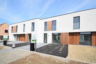 Residentieel wonen in het landelijke Jonkershove (deelgemeente van Houthulst) - nieuwbouwwoning met 3 slaapkamers en dubbele garage. Bent u op zoek...