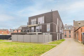 Gezellig appartement gelegen in een rustige omgeving te Ruisbroek, met winkels, horeca en openbaar vervoer in de nabije omgeving. Het...