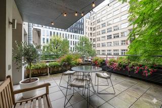 1000 BRUXELLES (rue d'Arlon 39 bte 1.1) TREVI vous propose un agréable appartement meublé 2 chambres à louer au 1er étage dans un immeuble...