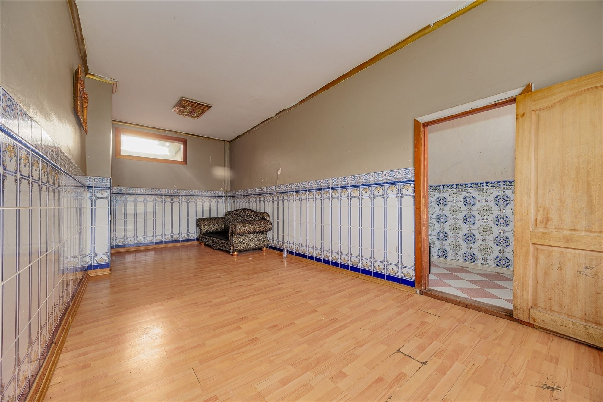 Te renoveren woning met 4 slaapkamers en koer - foto 4