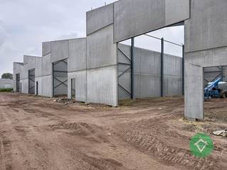 Nieuwe KMO-units te Roeselare, een modern en duurzaam bedrijventerrein bestaande uit 10 loodsen.In dit nieuwe KMO-park, *ARDOPOORT*, bieden wij een...