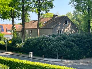 Dankzij de grote bruikbare vloeroppervlakte van 445m² is dit pand ideaal voor wie WONEN EN WERKEN wenst te COMBINEREN.De locatie vormt de ideale...
