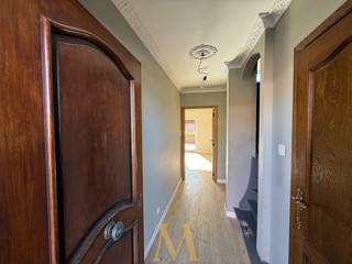 IIn een rustige straat nabij het centrum van Deerlijk vindt u deze bijzonder ruime woning die tal van mogelijkheden biedt voor wie comfortabel...