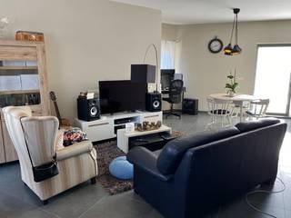 Gelegen in de dorpskern van Zillebeke.Indeling : Leefruimte met veel lichtinval, volledig ingerichte keuken met kookplaat, dampkap, warmeluchtoven,...