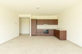 <p>Dit budgethuurappartement is gelegen in de Oscar Van Kesbeeckstraat in Mechelen, op een gunstige locatie nabij winkels, openbaar vervoer en belangrijke invalswegen. Het appartement beschikt over een lichtrijke leefruimte met terras aan de achterzijde, twee volwaardige slaapkamers aan de voorzijde en een badkamer met een inloopdouche.</p><p></p><p>Dit appartement wordt verhuurd binnen het kader van budgetverhuur. Een bezoek kan uitsluitend worden aangevraagd via onze website. Bij het aanmaken van uw huurprofiel dient u verplicht een geldig attest van budgethuren toe te voegen. Kandidaturen zonder dit attest komen niet in aanmerking.</p>