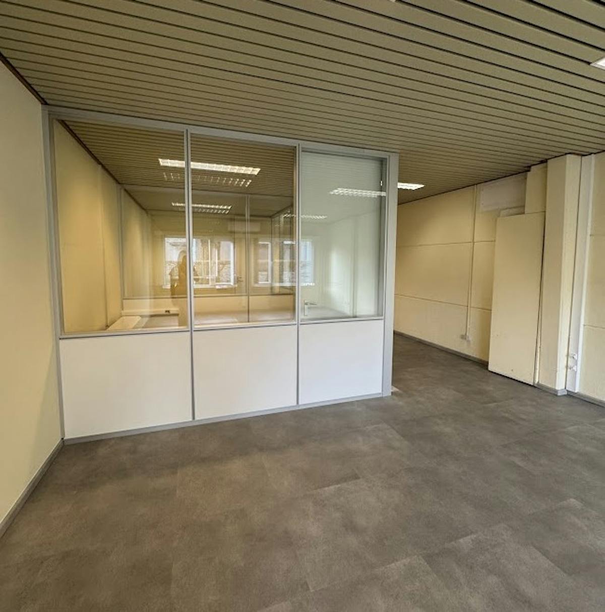 Office space 62m2 for rent in a central location - photo 2