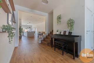 EERSTE BEZOEKDAG ZONDAG 15 MAART VAN 10u TOT 14u (ENKEL OP AFSPRAAK !!)HERZELE- Recent gerenoveerde woning op centrale locatieDeze recent volledig...