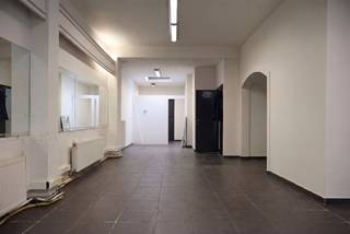 Handelsgelijkvloers in centrum KapellenIn het hart van Kapellen bevindt zich dit handelspand. Ideaal voor kleine zelfstandigen, vrijberoepers of op...