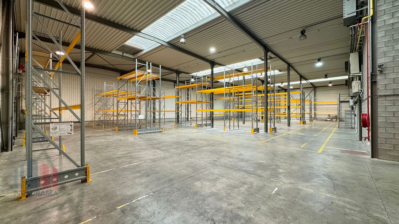 1.230 m² loods met 760 m² kantoor langs bedrijvige Assesteenweg - foto 1