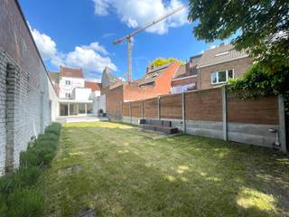 Kortrijk - Herenwoning te koop met 5 slaapkamers.Deze ruime herenwoning biedt tal van mogelijkheden aan waar u zowel wonen als werken kan...