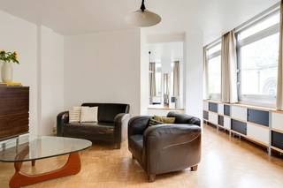 Op de derde verdieping van een hoekgebouw in de Melsensstraat bevindt zich dit lichtrijke appartement van 61 m², met een uniek uitzicht op...