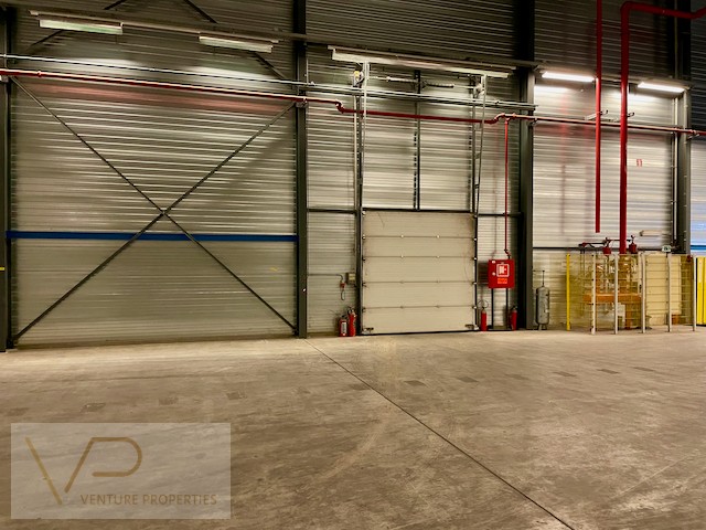 Magazijn met 3 laadkades en sectionaalpoort - foto 3