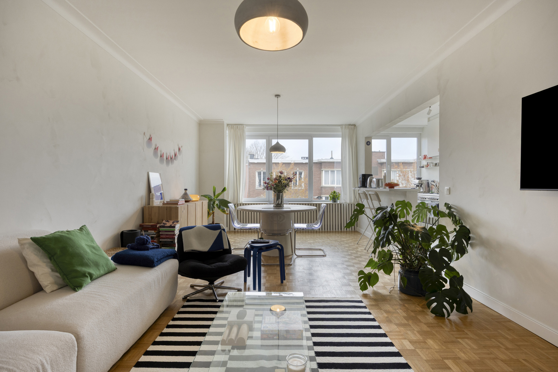 Lichtrijk appartement met twee slaapkamers. - foto 4