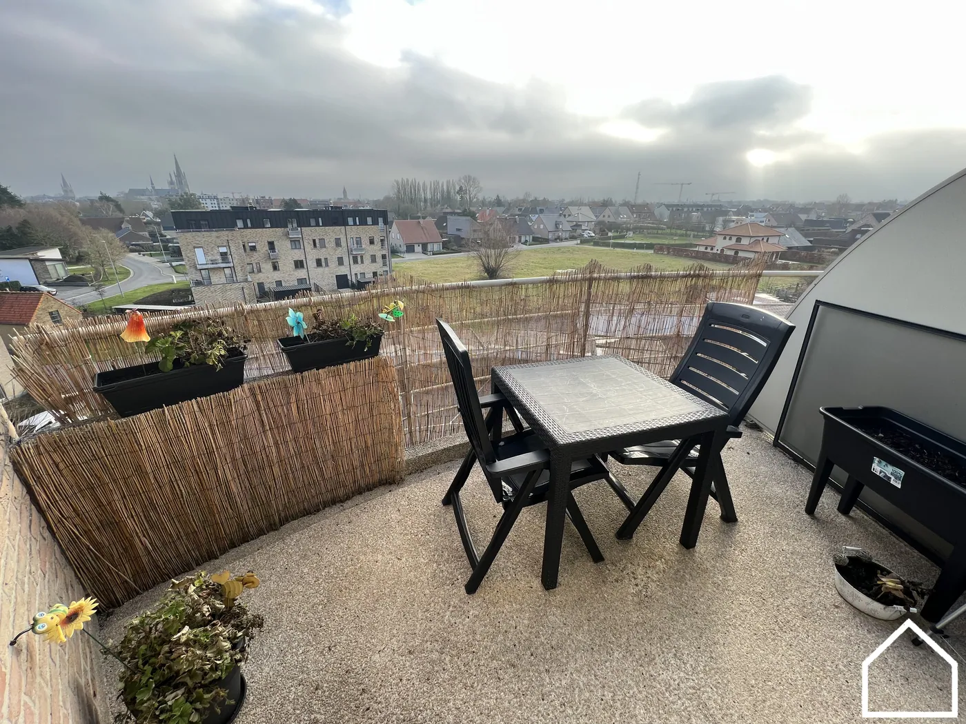 INSTAPKLARE STUDIO MET LIFT EN TERRAS AAN DE RAND VAN IEPER CENTRUM - foto 2