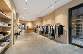 Ce rez-de-chaussée commercial idéalement situé se trouve dans la rue commerçante de Vilvoorde, très fréquentée au quotidien. Le bâtiment...