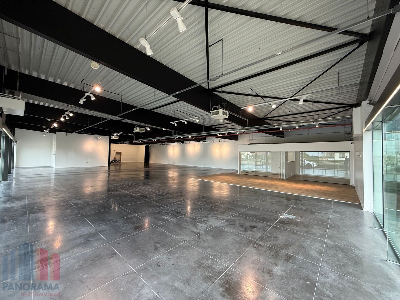 MULTIFUNCTIONEEL BEDRIJFSGEBOUW BESTAANDE UIT SHOWROOM MET OPSLAG - foto 5