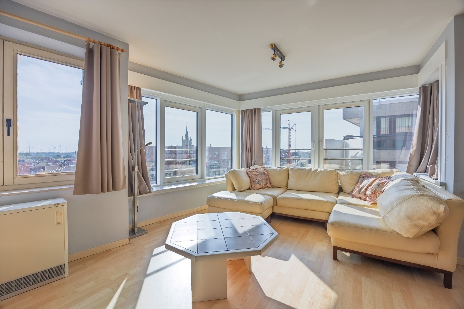 Exceptional corner apartment with partial sea view - photo 4