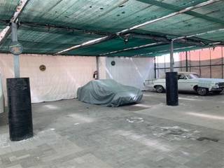 STAANPLAATSEN TE HUUR - GOEDE CENTRALE LIGGING - MET CAMERABEWAKING - AUTOMATISCHE POORT. STAANPLAATS nummer 6 - 3m OP 6m. IDEAAL VOOR OLDTIMER, AUTO, KLEINE CARAVAN ...