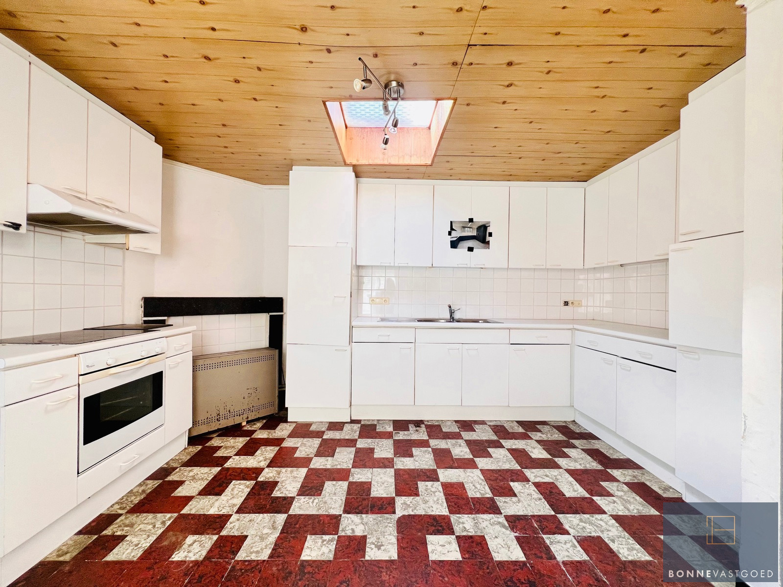 Te renoveren woning met zonnige tuin in Sint-Kruis - foto 5