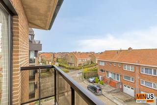 In de Troonstraat in Oostende, op slechts enkele stappen van het strand en de zeedijk van Mariakerke, bevindt zich dit goed onderhouden en...