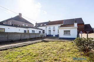 Ben je op zoek naar een betaalbare woning die je volledig naar eigen smaak kan renoveren? Deze compacte woning in Moorsel biedt een mooie kans...