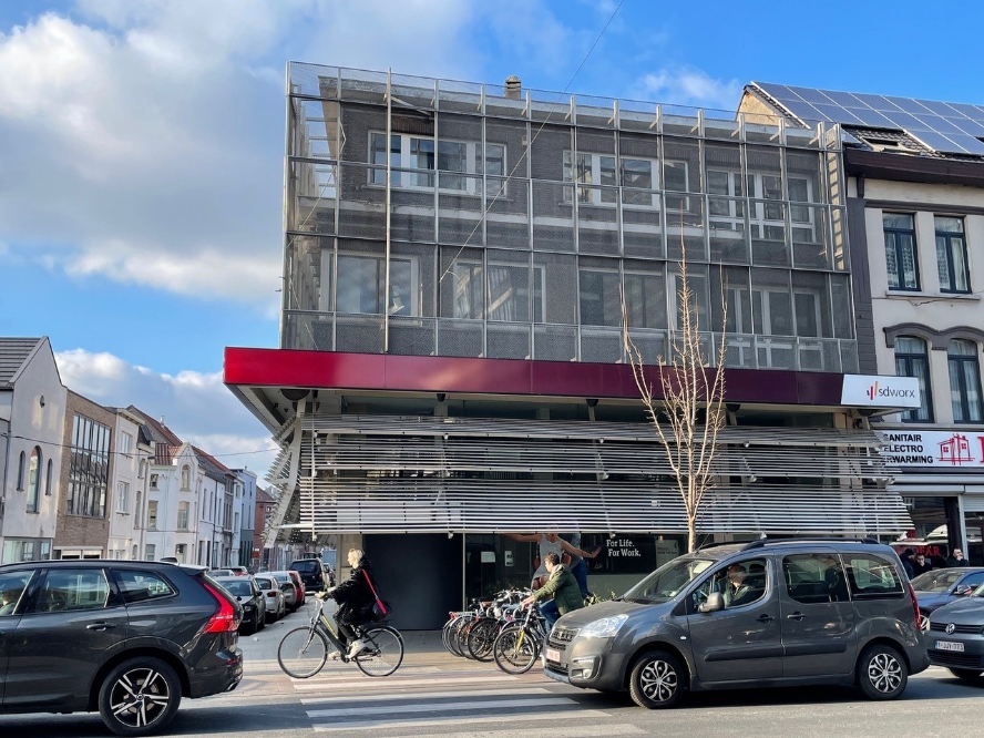 Instapklaar en polyvalent handelspand/kantoor te huur op TOPLOCATIE - foto 2