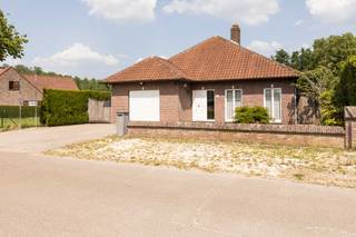 Stijlvolle en ruime woning met zwembad, sauna en veel mogelijkhedenDeze instapklare en perfect onderhouden woning combineert comfort, ruimte en luxe...