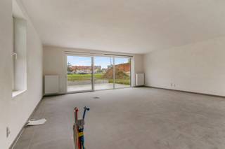 Modern nieuwbouwappartement te koop in Izegem, ideaal gelegen op een centrale en vlot bereikbare locatie.Het appartement wordt verkocht in zijn...