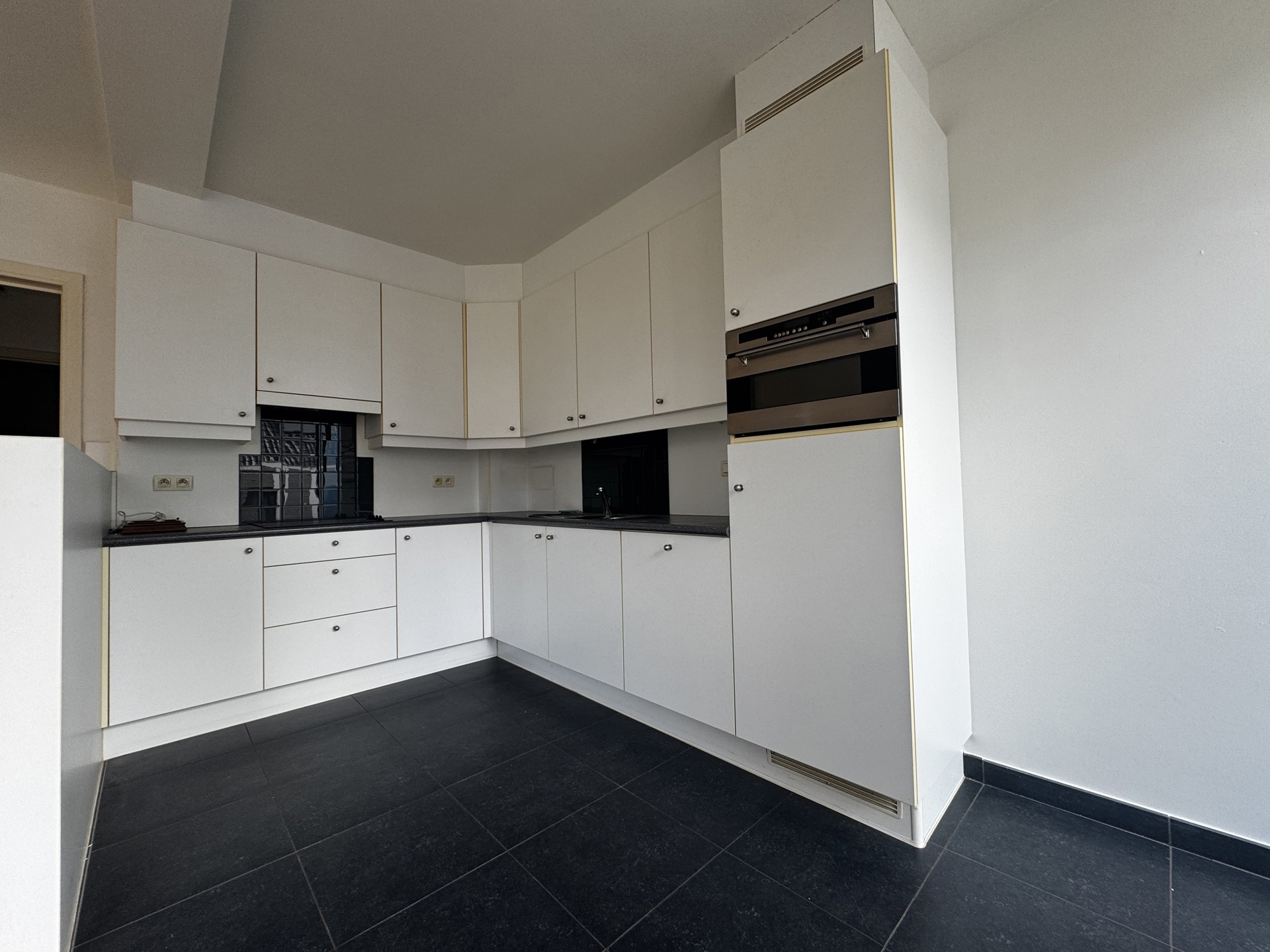 Appartement met 2 slaapkamers, terras en garage - foto 3