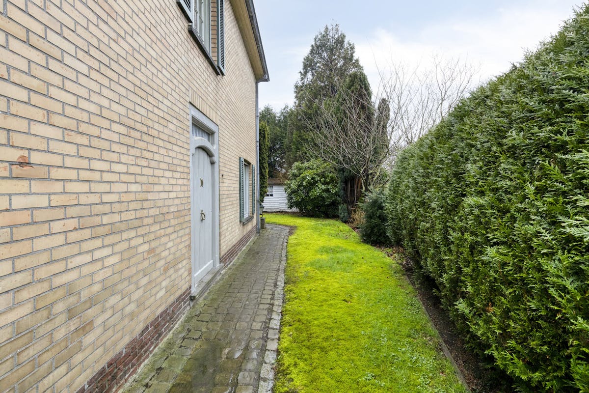 Semi-detached building (4 bedrooms) in Sint-Andries in a dead end street - photo 4