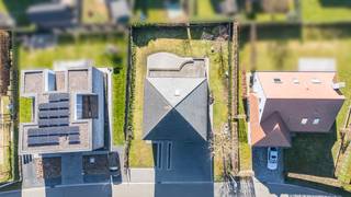 Ben je op zoek naar een uitstekend gelegen woning met garage en tuin in een groene omgeving in Temse? Lees hier dan zeker even verder.Gelegen in een...