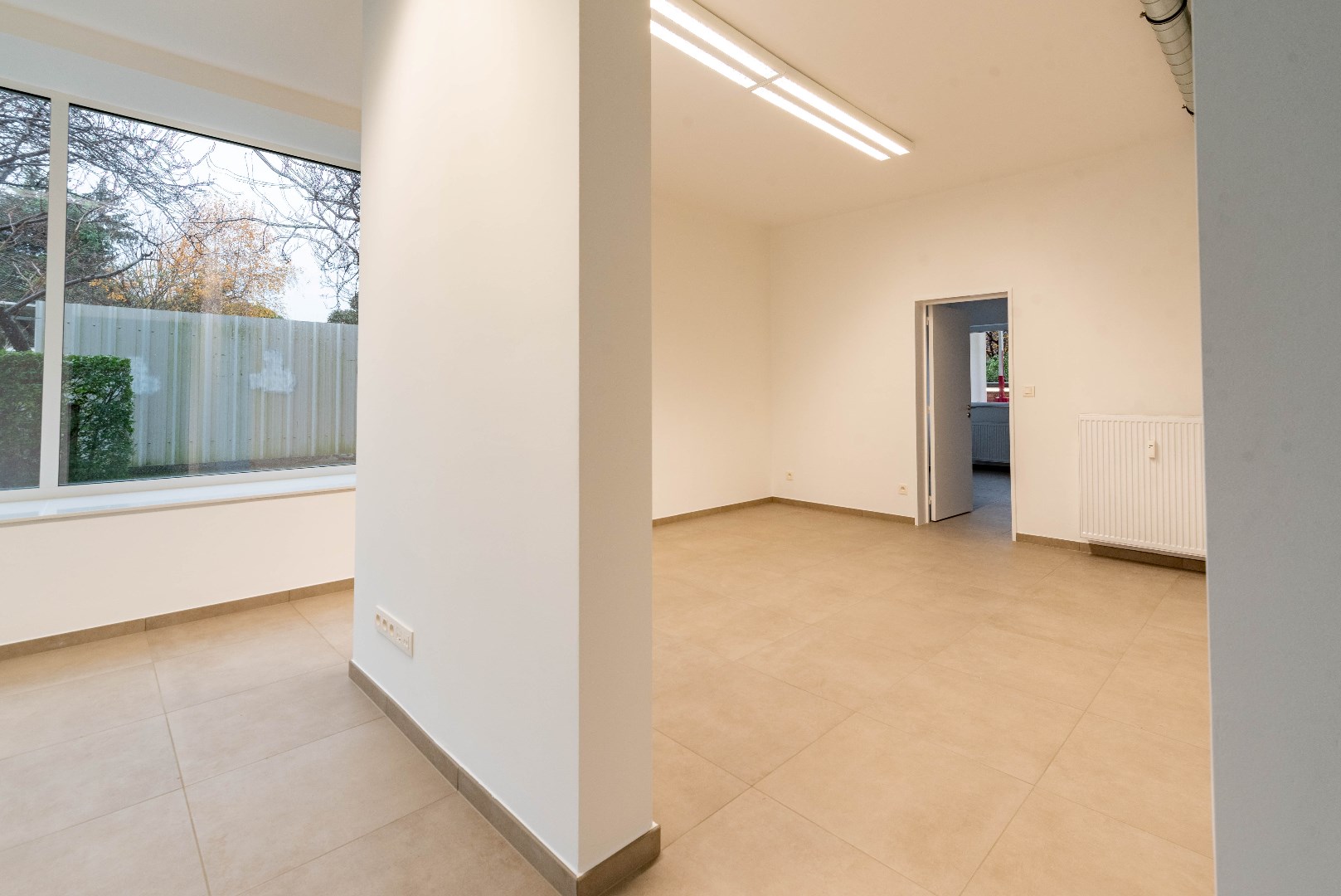 Goed gelegen handelsgelijkvloers met grote raampartijen - foto 5