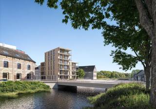 Lisper'eau - Wonen aan het water in het centrum<br /><br />UNIEK PAND OP EEN GROENE, HISTORISCHE LOCATIE<br />Lisper’Eau verrijst aan de Lisperpoort, op het einde van de historische Stadsvesten <br />van Lier. Dit exclusieve project brengt het comfort van modern wonen samen met de <br />rust van de natuur. Het omvat 15 entiteiten waaronder 14 appartementen, 1 penthouse en een gelijkvloerse commerciële ruimte. <br />Gun uzelf het perfecte evenwicht tussen stadsleven en sereniteit, in een pand ontworpen door Bastion Architecten.<br /><br />WONEN MET ZICHT OP NATUURGEBIED<br />Lisper’Eau bestaat uit één architecturaal volume met terrassen die uitkijken op het <br />water en op natuurgebied Nazareth, ook wel “de groene long van Lier” genoemd. Of <br />u nu kiest voor een appartement met 1, 2 of 3 slaapkamers (80 m² - 112 m²) of een <br />penthouse met een ruim, zonovergoten terras: elk detail van Lisper’Eau is ontworpen <br />met optimaal leefcomfort in gedachten. u kiest de afwerking helemaal naar uw <br />smaak. Moderne, duurzame gevelmaterialen geven het geheel sowieso een eigentijdse <br />uitstraling.<br /><br />DUURZAAMHEID EN COMFORT <br />Bij Lisper’Eau staat duurzaamheid centraal. Je profiteert er niet alleen van een<br />laag energieverbruik, maar ook van een comfortabele en milieubewuste levensstijl.<br />Elk appartement is uitgerust met zonnepanelen, warmtepompen en een mogelijk<br />waterrecuperatiesysteem. Fietsenbergingen en de optie om een eigen laadpaal te<br />installeren, maken het plaatje compleet.<br /><br />Prijzen starten vanaf 294.986 euro excl. aankoopkosten en excl. parking.<br />Verkoop onder Wet Breyne onder registratierechten (grondaandeel) en btw-stelsel (constructiedeel).<br /><br />Wenst u meer informatie over dit uitzonderlijk project, ontvangen we u graag op afspraak op ons kantoor.<br />Contacteer ons telefonisch of via email: nieuwbouw@hillewaere.be<br />Tot binnenkort !