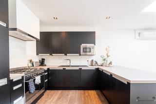 Welkom in dit prachtig vernieuwde huis in Hamme, waar modern comfort en gezellig wonen hand in hand gaan.Deze charmante woning biedt een open,...