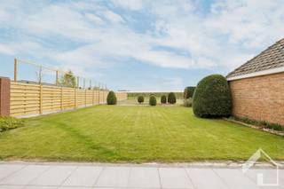Cette belle HOB, dans une zone verte, près du centre de Broechem,  est située sur un terrain de 1118m2. Au rez-de-chaussée, on trouve un...