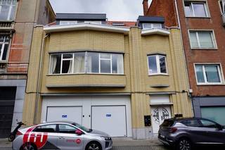 Volledig vernieuwde, gemeubelde studio te huur – LeuvenDeze instapklare studio werd in 2024 volledig gerenoveerd en bevindt zich op de eerste...