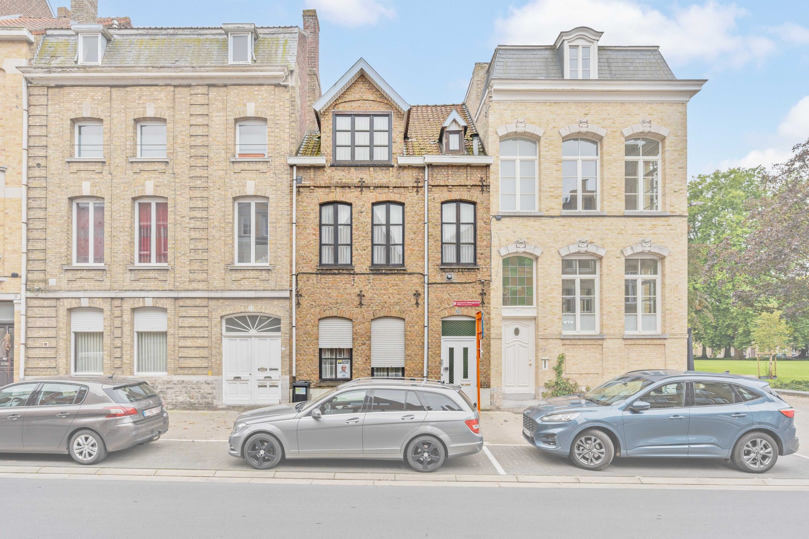 Karaktervolle woning met 4 slaapkamers in het centrum van Ieper! - foto 1