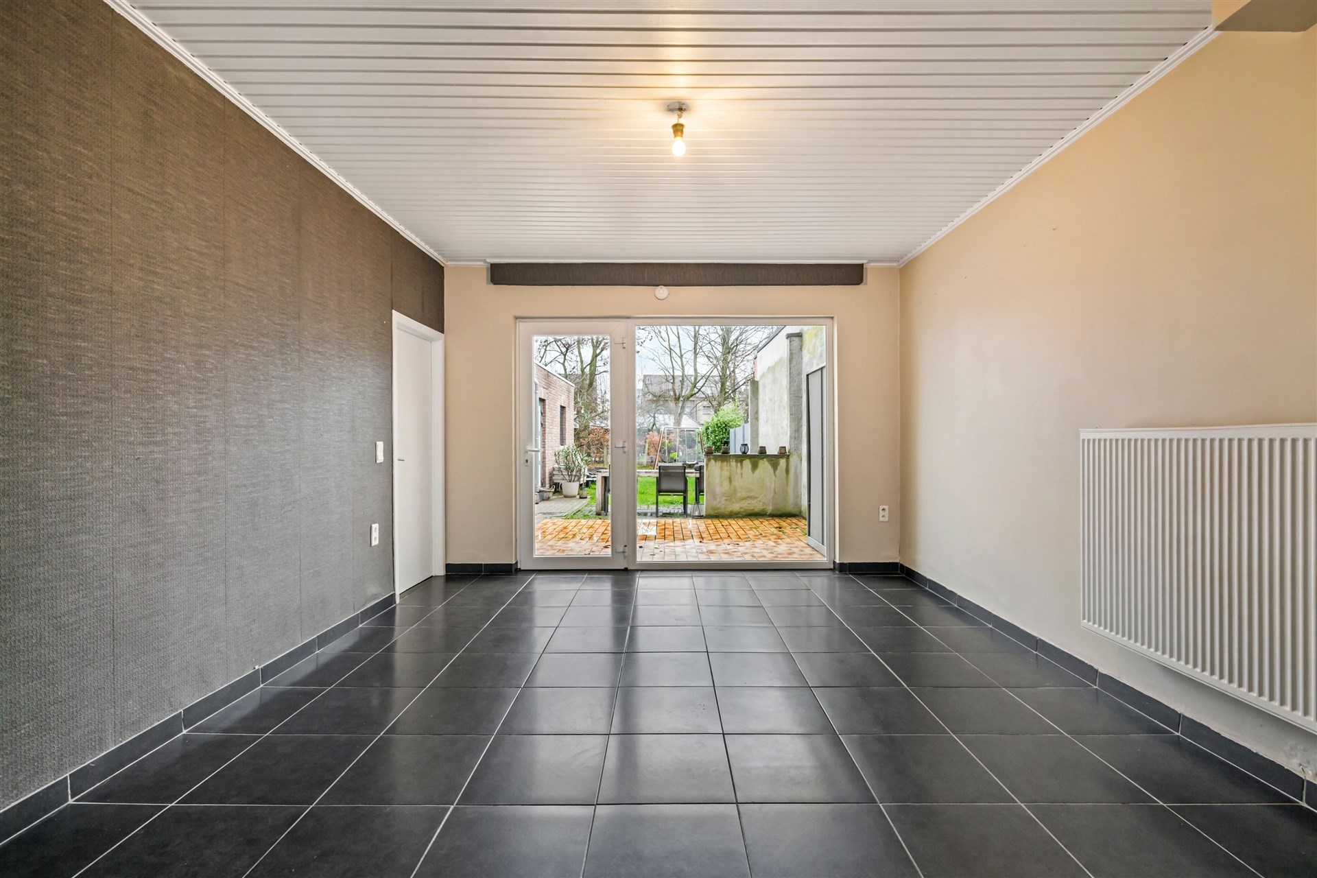 Gezinswoning met 2 slaapkamers, uitgestrekte tuin en garage - foto 5