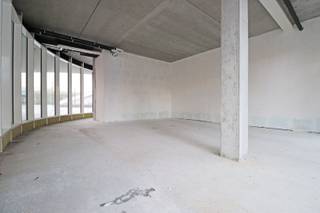 Deze uiterst commerciële ruimte (123 m²) maakt deel uit van het nieuwe project "Roelevard" in hartje Roeselare.Ideaal gelegen nabij het station,...